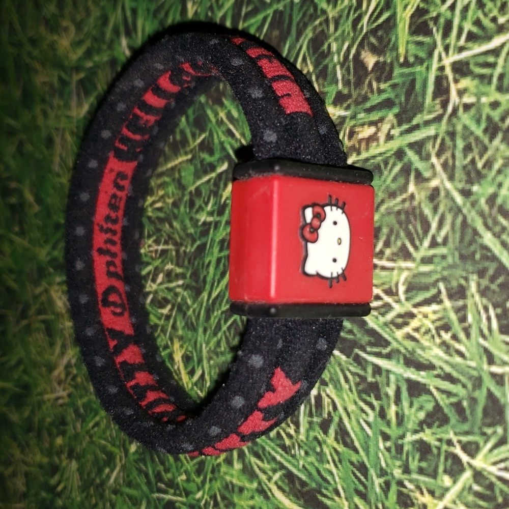 2010 Officially Licensed Phiten Hello Kitty Titanium Stretchy Black Bracelet 6”